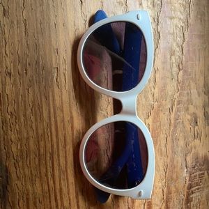 Havaianas sunglasses basically new